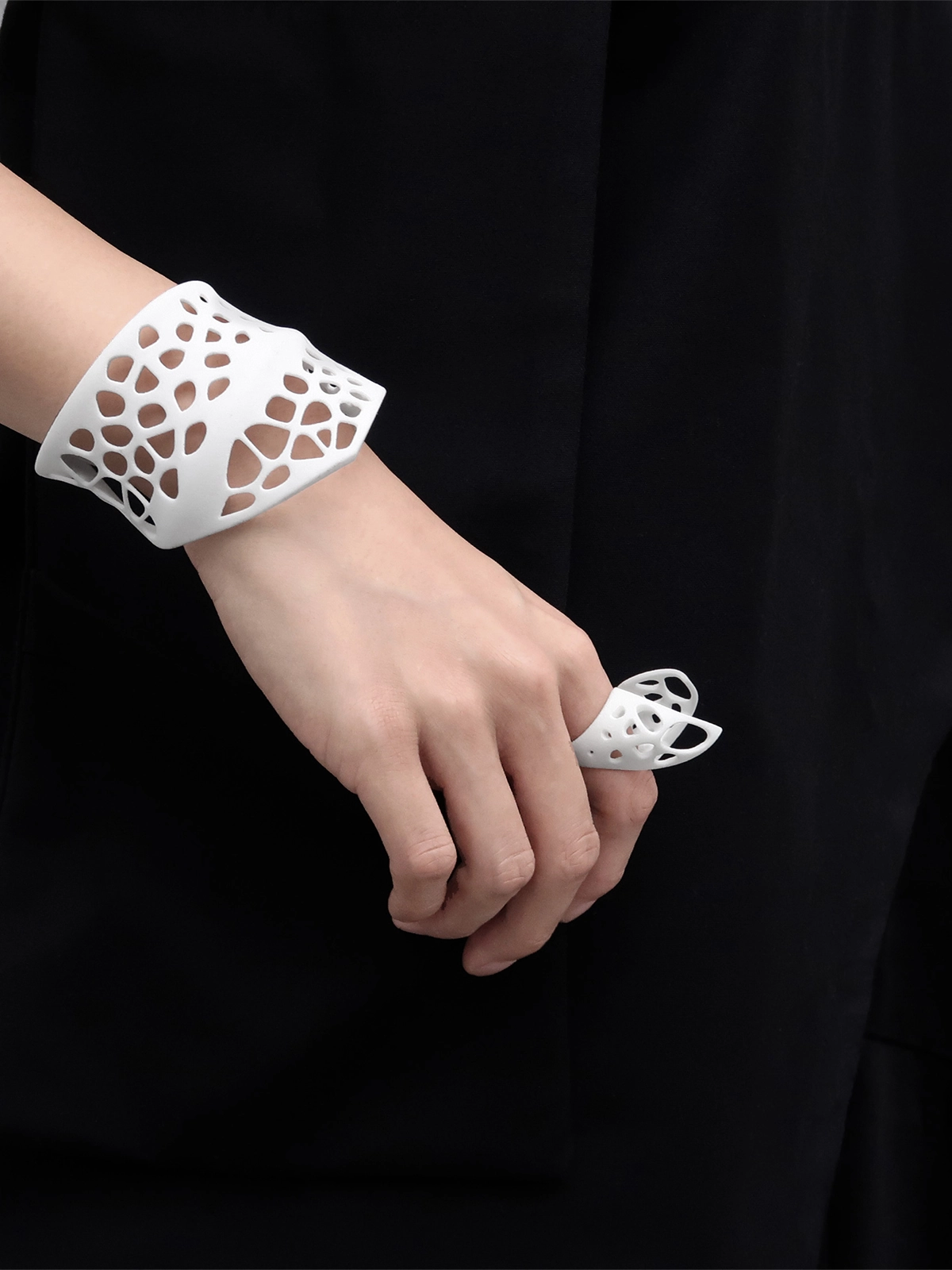 Biroi White Ring - Image 3